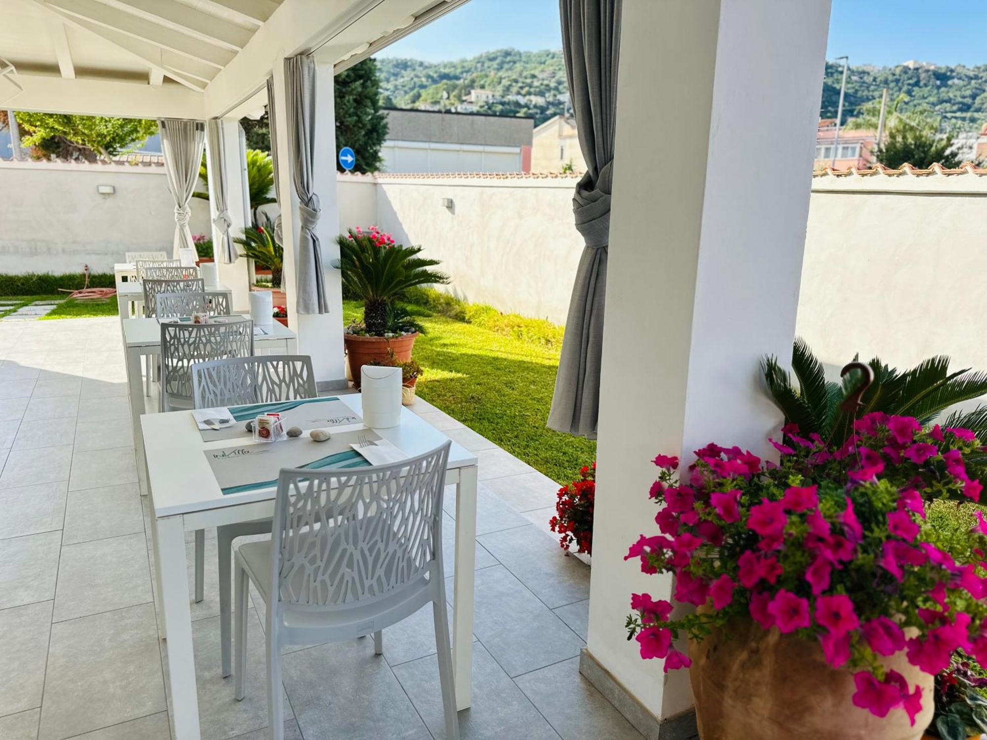 Invilla Bed&Breakfast - Quality Rooms Santa Maria di Castellabate Ngoại thất bức ảnh